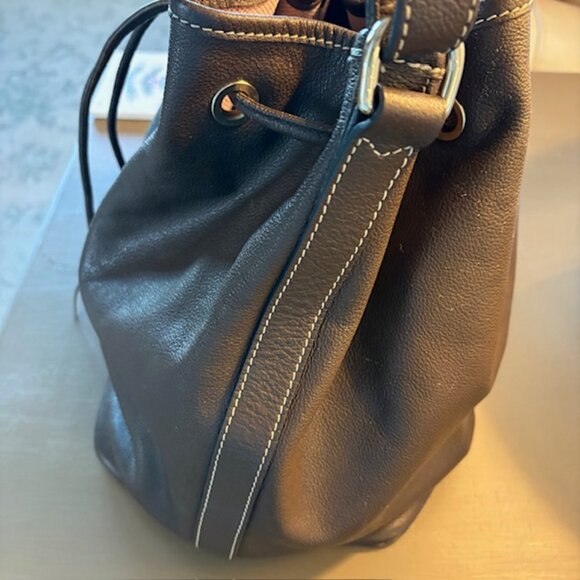 Dooney & Bourke Drawstring Bucket Bag Pebbled Leather Brown Grommets Tassels - Picture 3 of 13